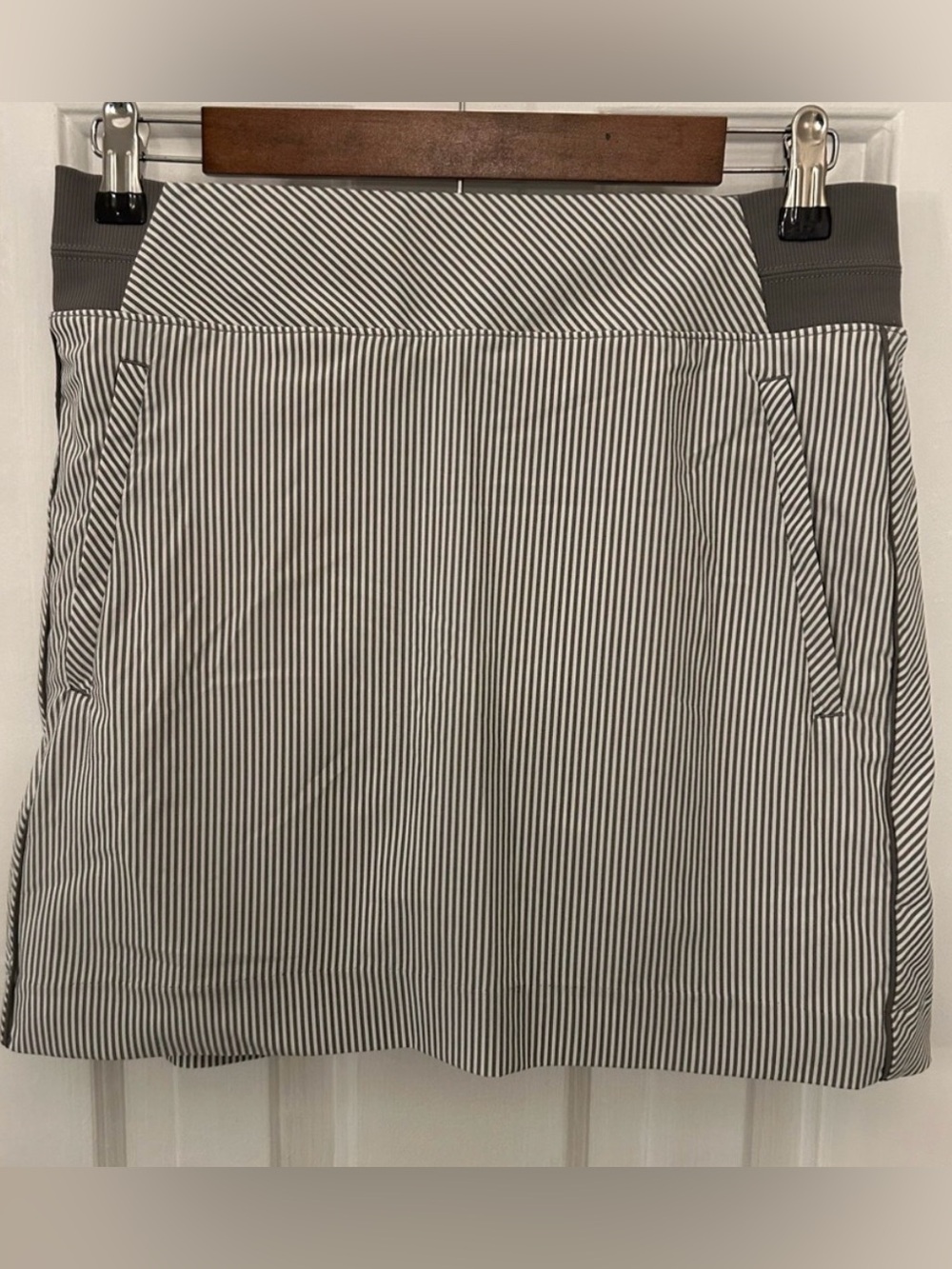 Athleta Brooklyn Textured 16” Skort Size 16 Gray White Stripe Golf Tennis